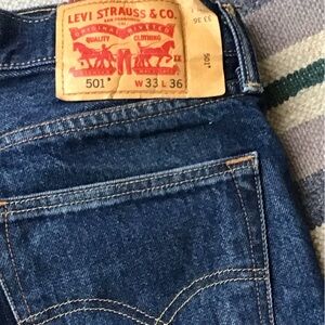 Levi 501 shrink to fits 33 x 36 button fly